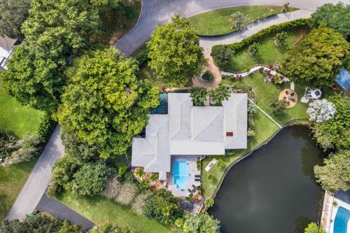 Family villa w heated pool gameroom fire pit
