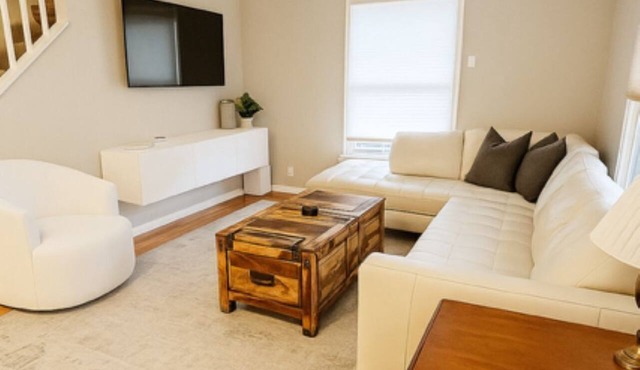 Fully Fenced Home in Saint Louis Park, Family Friendly and Pet Friendly!