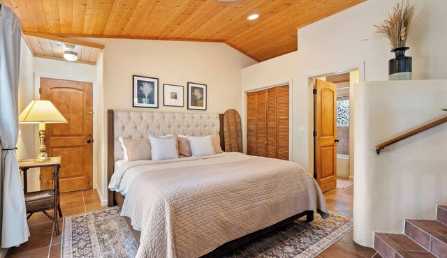 Fully Remodeled Private Studio and Patio!