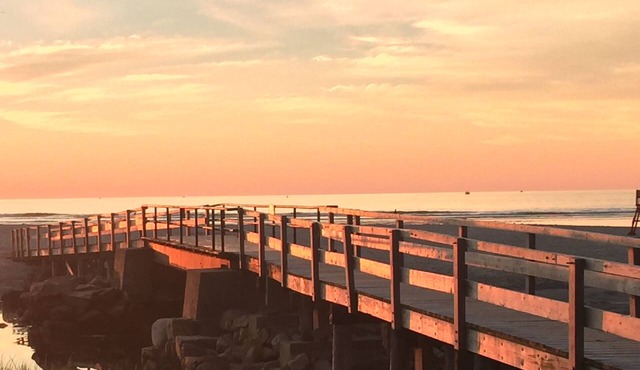 Gloucester Studio Efficiency - Om Suite Om~ Walk to Good Harbor Beach!
