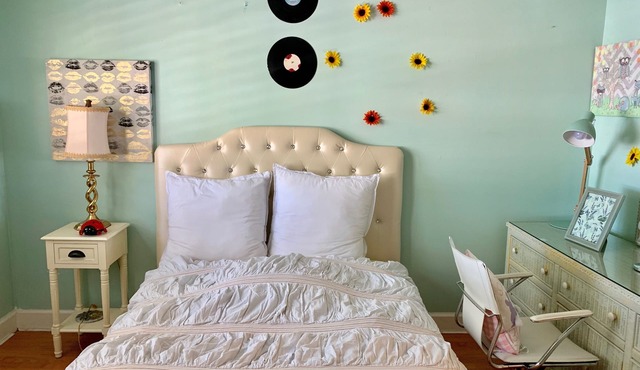 Great room in a beautiful home in safe community
