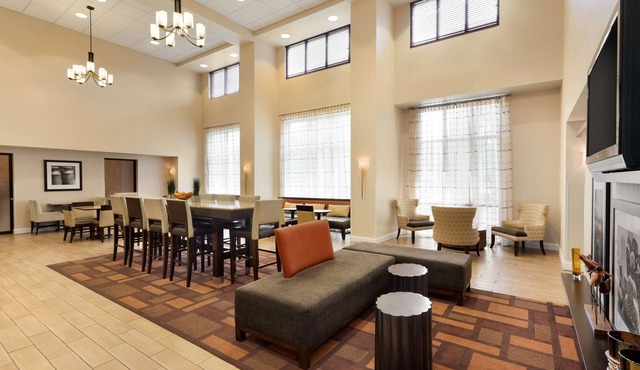Hampton Inn & Suites Largo