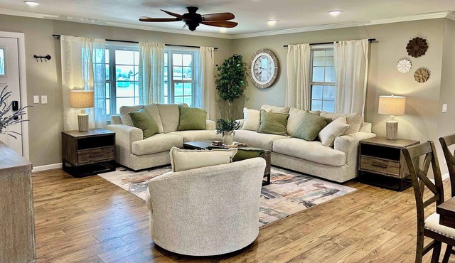 Harrison Hideaway - Peaceful Stay + Private Hot Tub near North Arkansas College