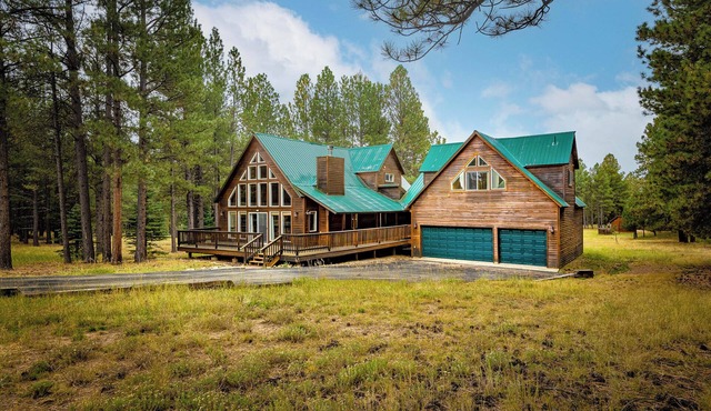 Inviting Home w/Guesthouse, Foosball, Trail Access, Kids Playhouse, Deck w/Grill