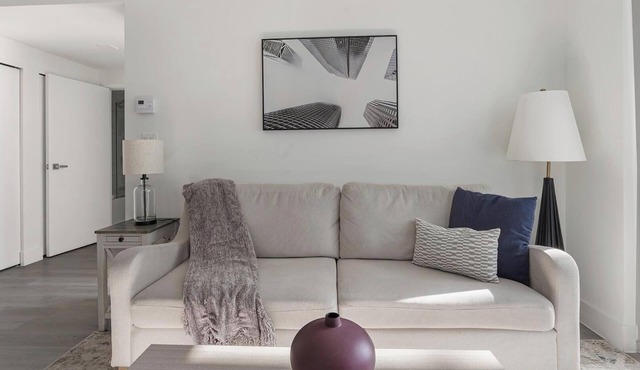 Landing | Spectacular 2BD, Gym