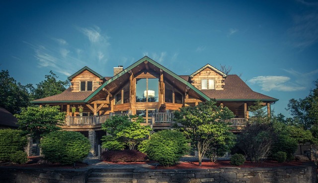 Luxurious, Private Mtn Estate- Close to Woodstock on 15 acres w Pool and Hot Tub