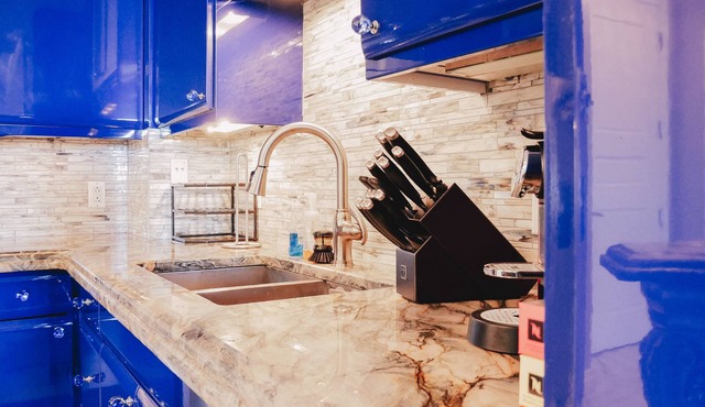 Luxury 2 Bedroom 2 Bathroom Apt | Spa Shower | Balcony | Complimentary Parking