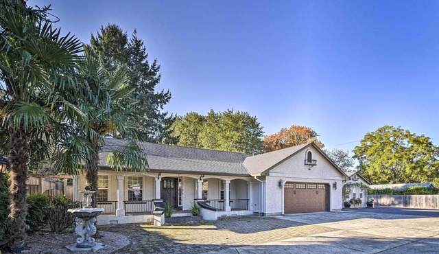 Milwaukie Vacation Rental w/Backyard, Office