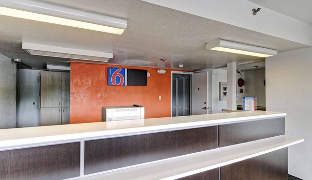 Motel 6 Amherst, OH - Cleveland West - Lorain