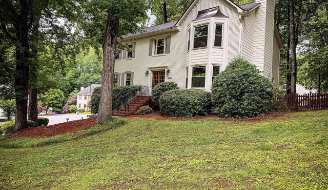 NEW Listing- large home w/hot tub & NO pet fees!