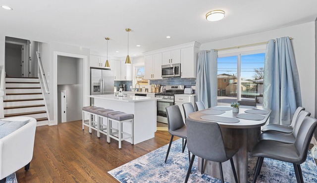 Nobu: 4BR 3BTH Modern Spacious Home! Fully Fenced!