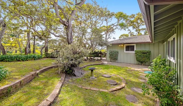 Pebble Beach-Near Beach and Golf-Cute and Cozy.