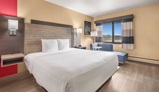 Ramada by Wyndham Minneapolis Golden Valley