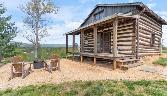 Rustic Bailey's Retreat Cabin Near Wineries!