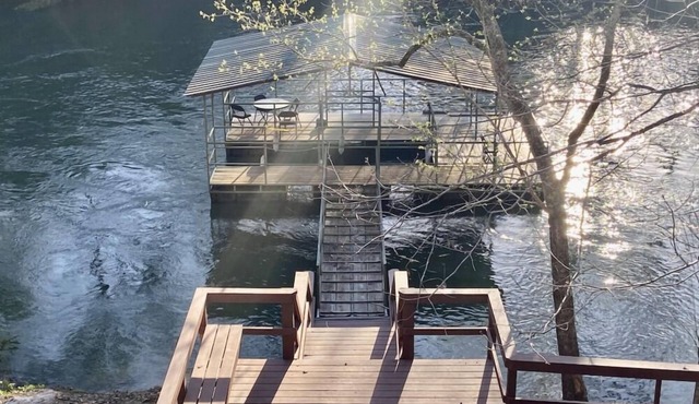 Rustic River Cabin: Your Slice of Heaven