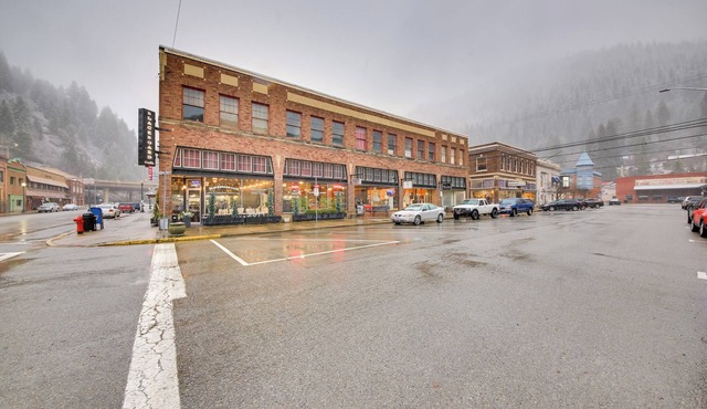 Ski & Explore! Charming Downtown Wallace Condo