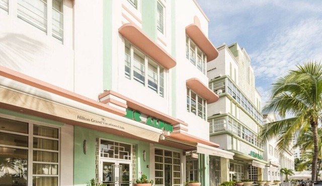 South Beach Miami | Couples Beach Retreat | Beach + Wi-Fi