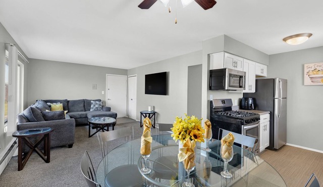 Spacious, Quiet & Cozy 1BD Apartment w/stainless steal appliances!