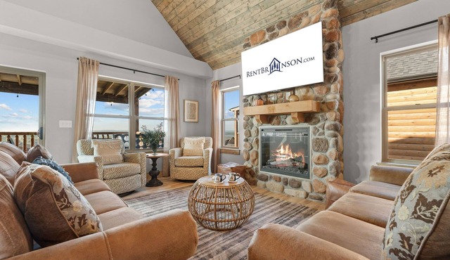Table Rock View Log Cabin with Private Hot Tub, Firepit, Lake Access & Free Attraction Tickets