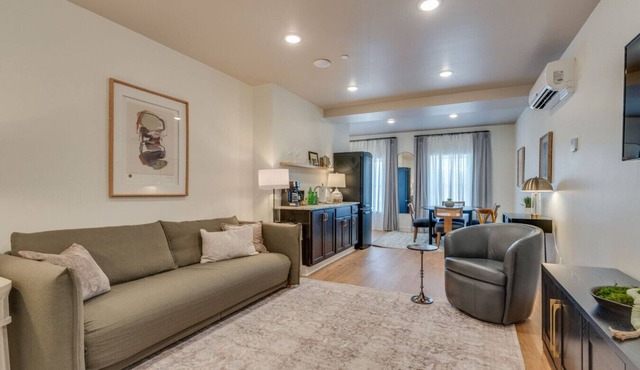 The Downtown Post The Collin Suite