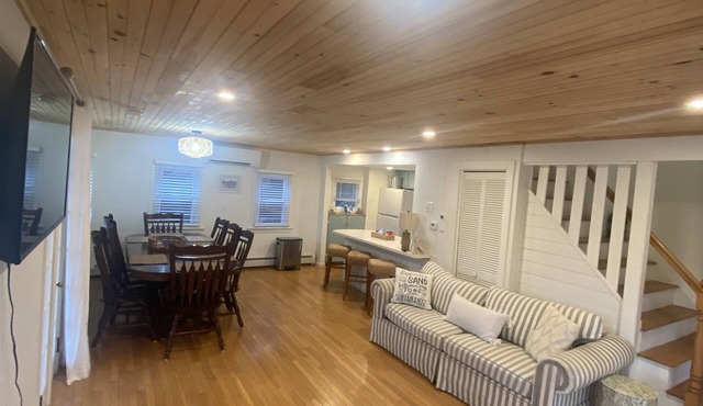 The Sea Breezy vacation house, unit #1, sleeps 8. 5 min walk to the beach!