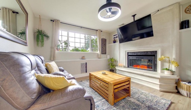 'The Silverlake Hideaway' - Chic Everett ADU