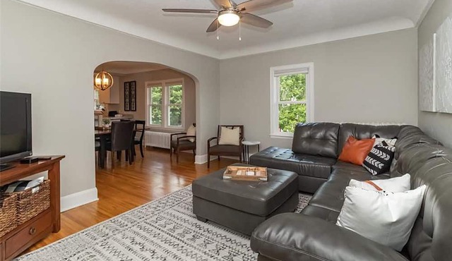 2-Bedroom Duplex with Pvt Backyard in Minneapolis