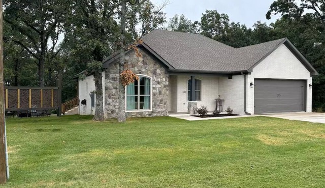 New! Hilltop Hideway w/arcade and hot tub!