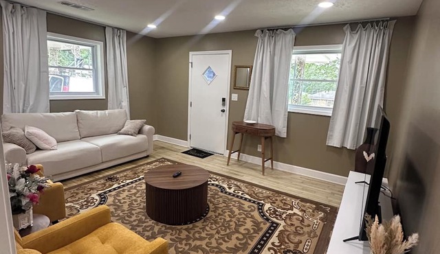 Luxury Newly Renovated 2BR/1BA Retreat
