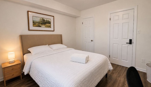Stylish & Modern 2BR Suite -Private Entry - Prime Location